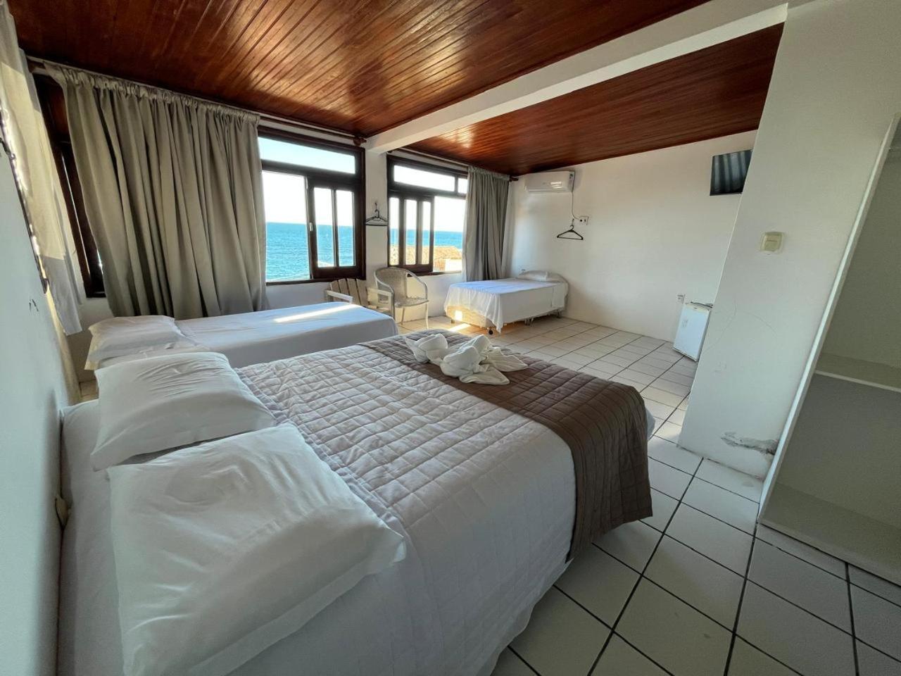 Quarto Quádruplo com Vista do Mar.